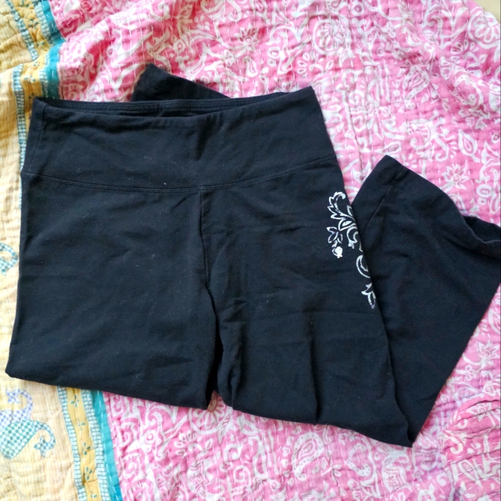 The Balance Collection by Marika - Black 2000s capri flare leggings